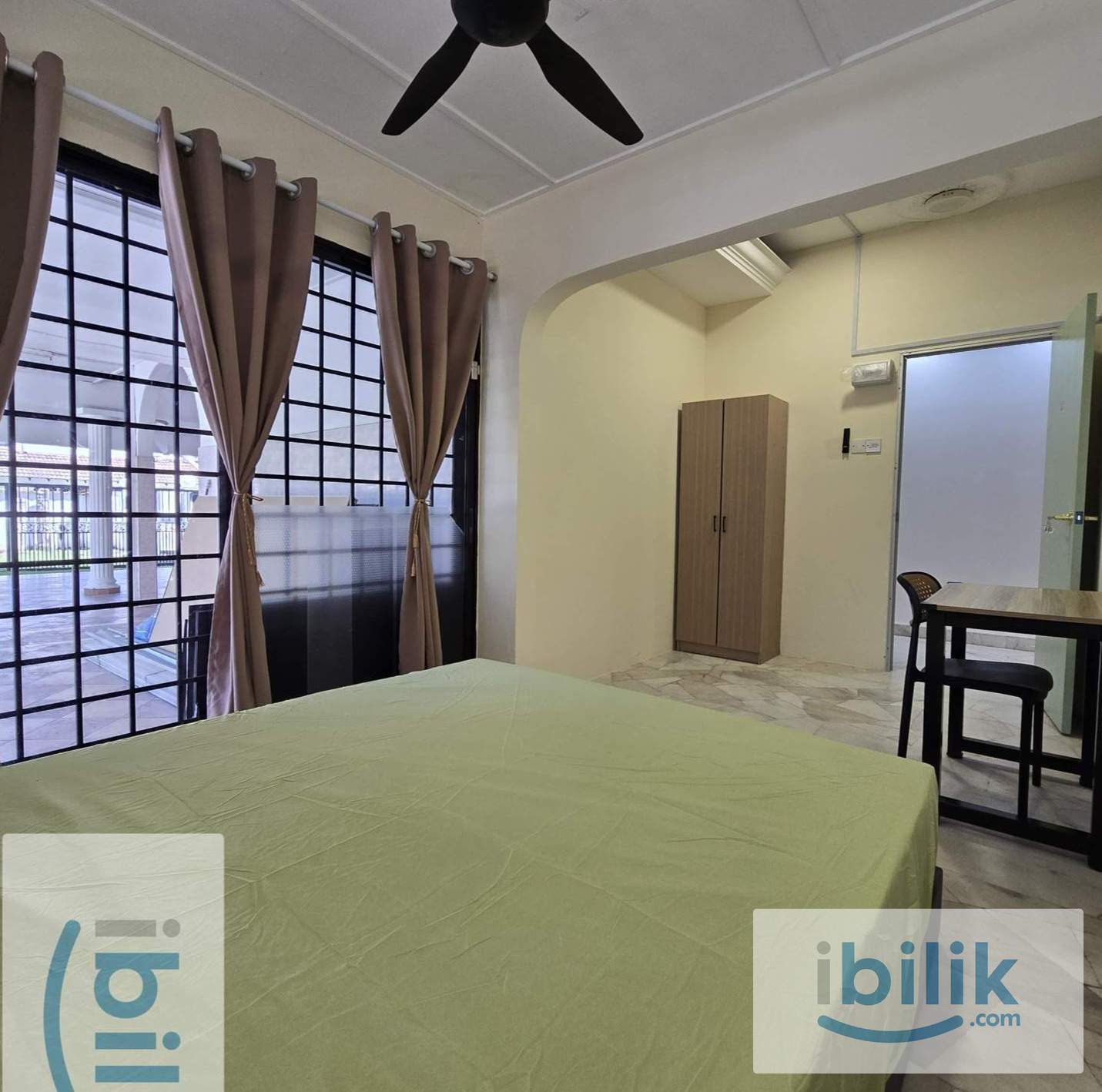 Queen Aircond Room 3 min walk LRT  - Image 3