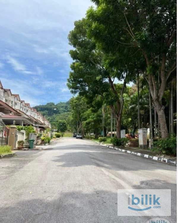 Landed Master Room with Balcony for Rent @ Bayan lepas - Image 4