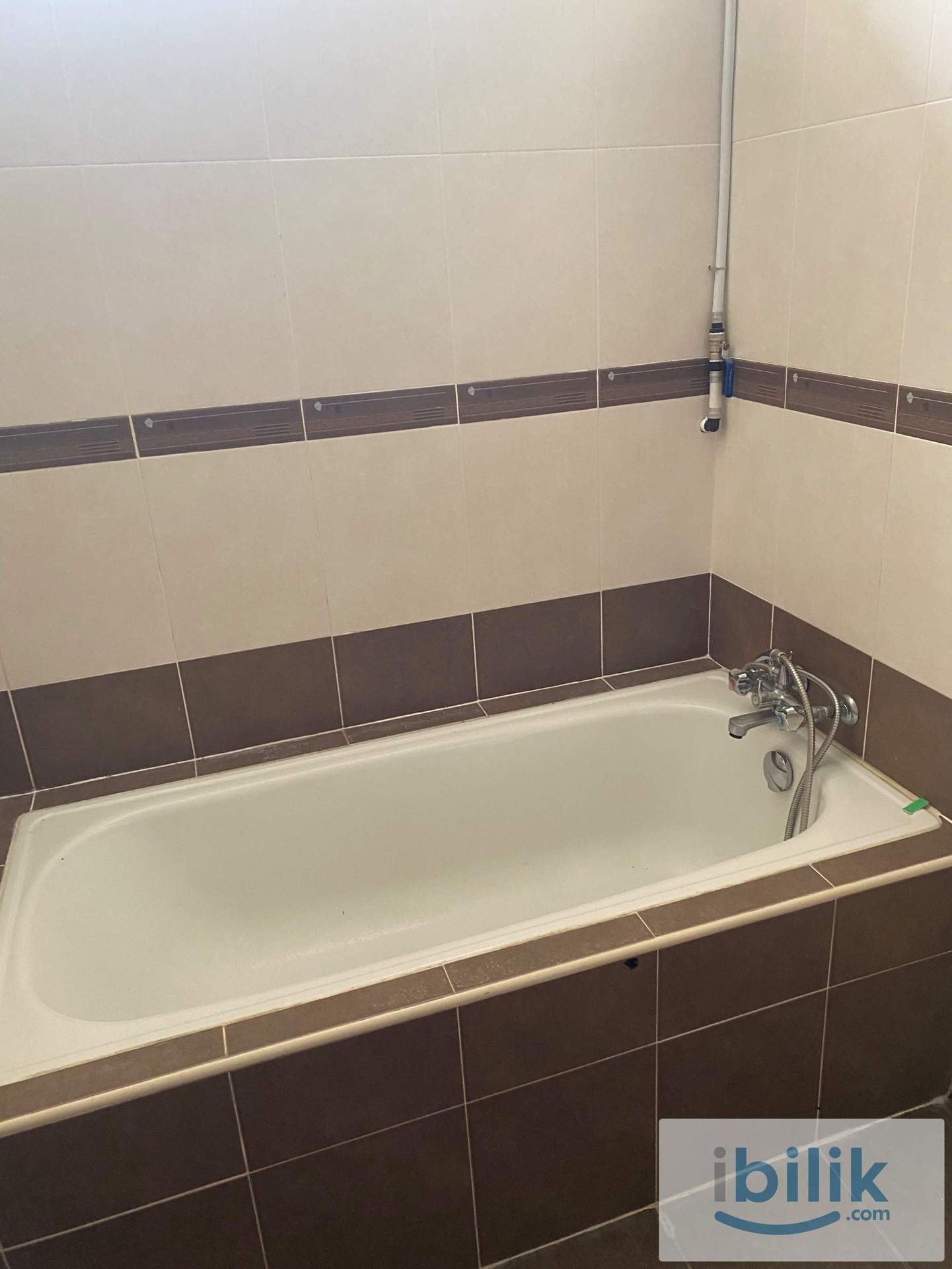 Fully Furnished Master Room with Balcony for Rent @ Bayan Lepas - Image 4