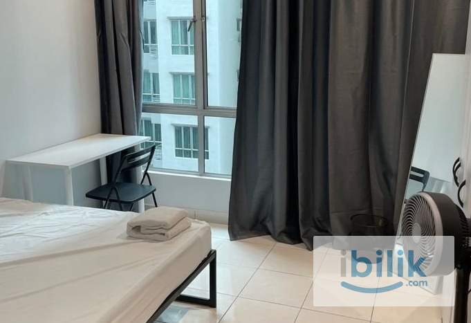 LARGE PRIVATE QUEEN BED ROOM - Image 3