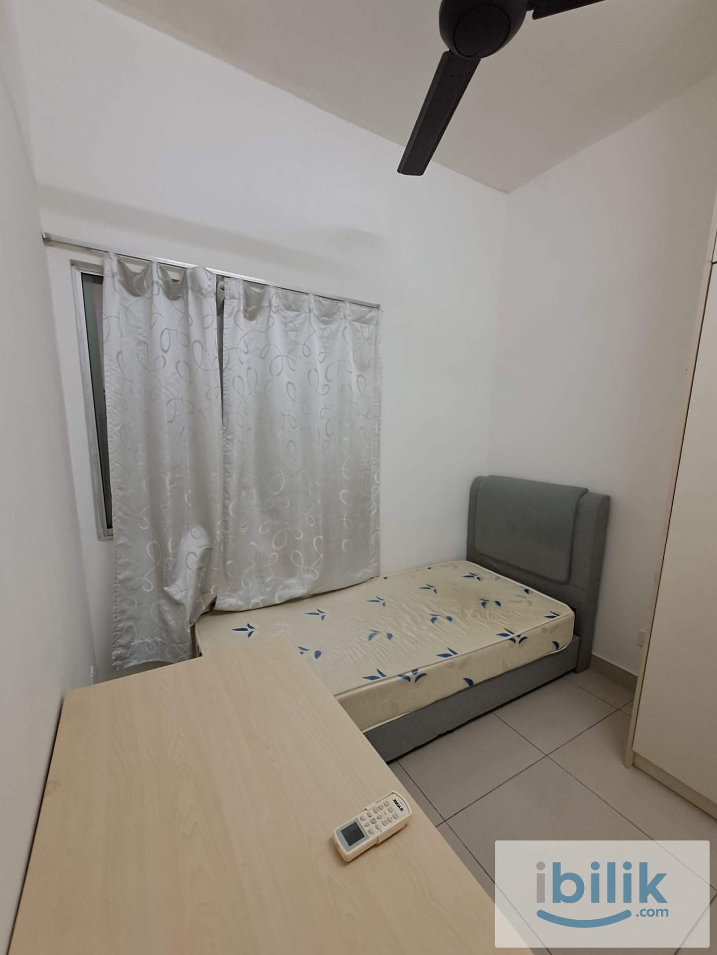 Small Room For Chinese (Oug Parlane) - Image 2