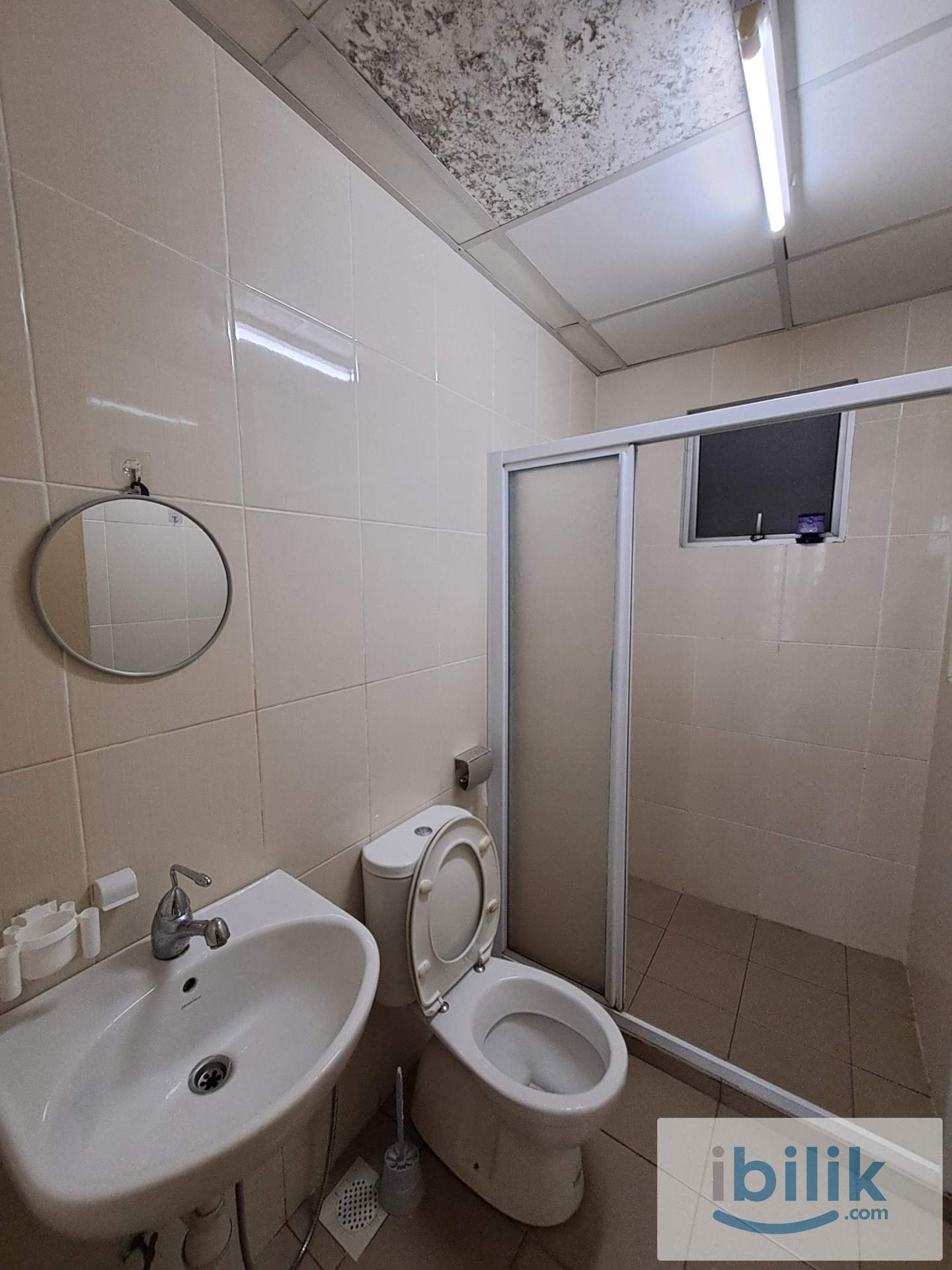 Master Bedroom Mixed Unit (Available May)oug Parklane - Image 6