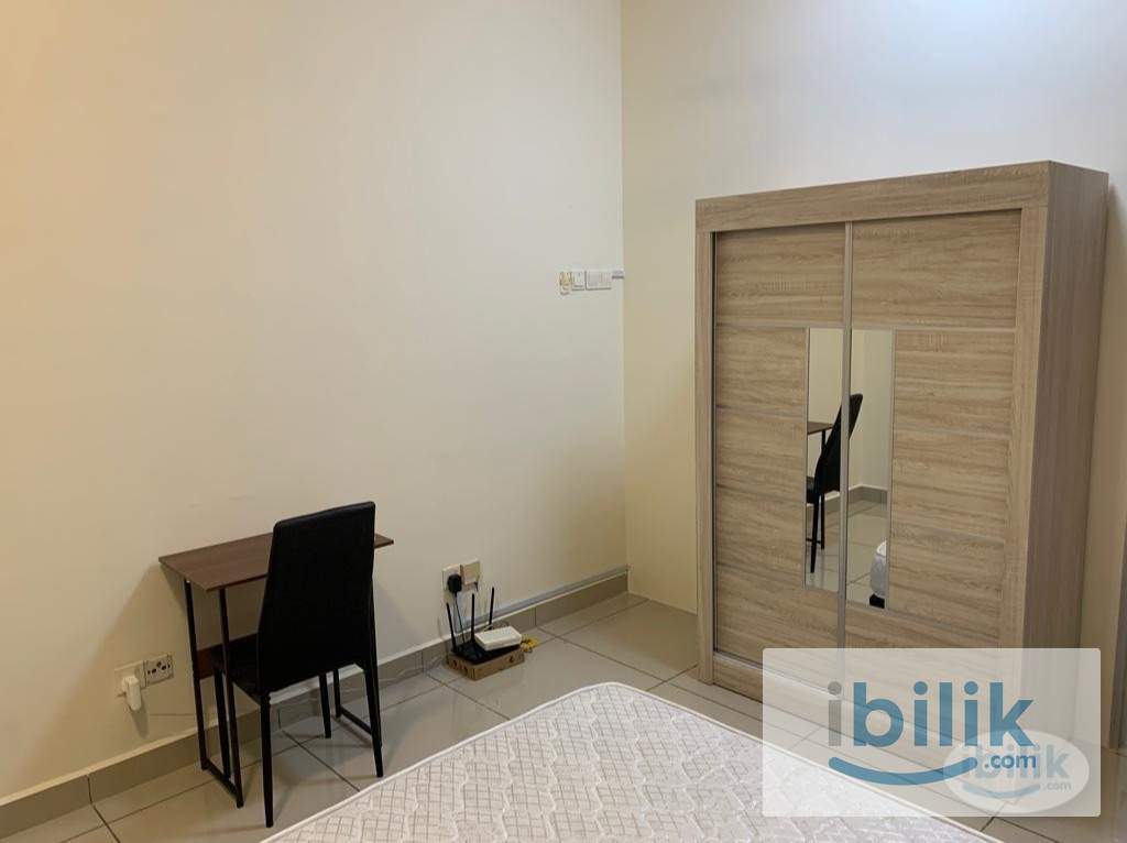 Middle Room (Mixed unit)Oug Parklane  - Image 1