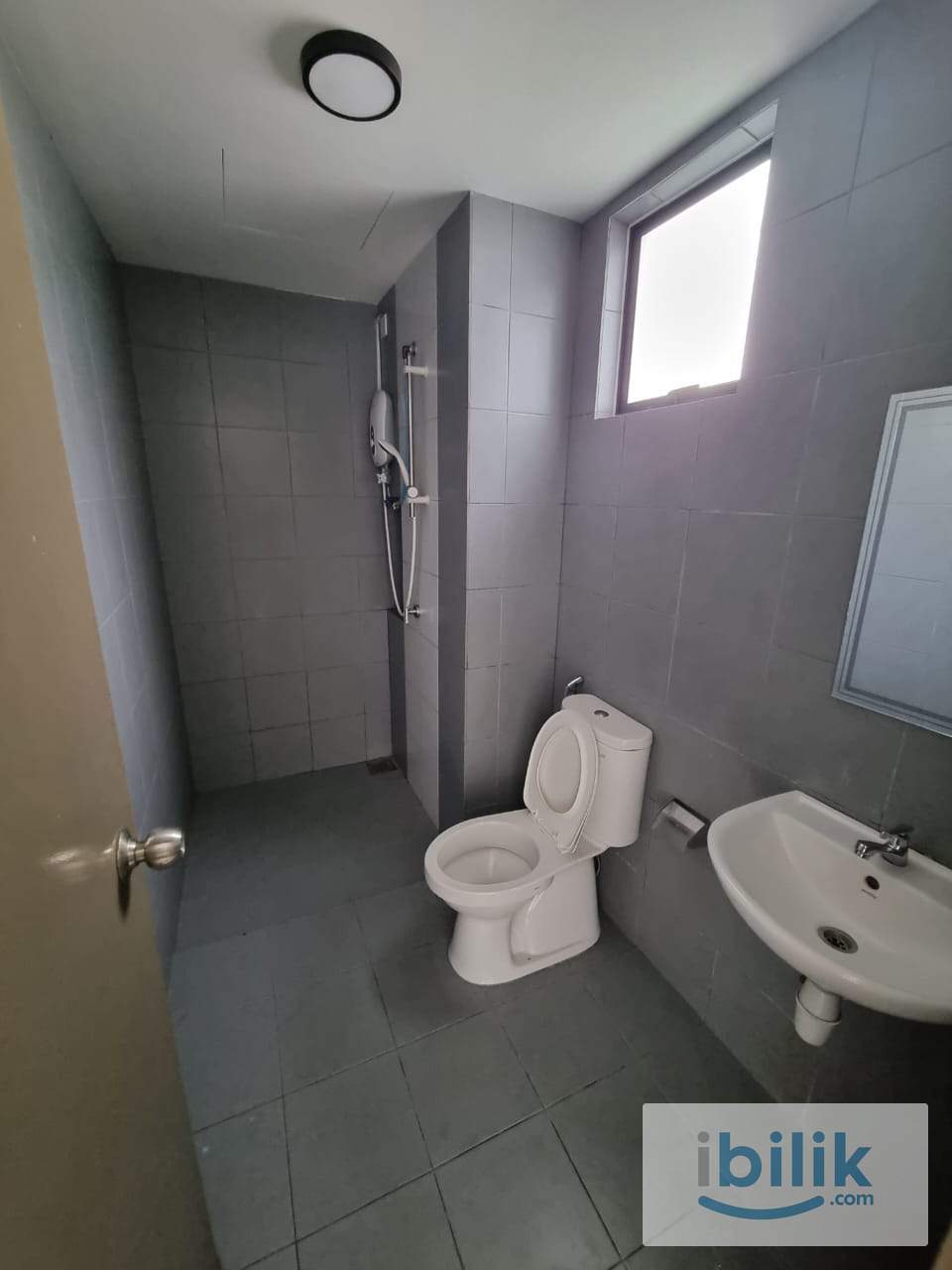 Window air cond Middle Room at Astetica Residences, Seri Kembangan, walking distance to KTM & the Mines Mall - Image 6
