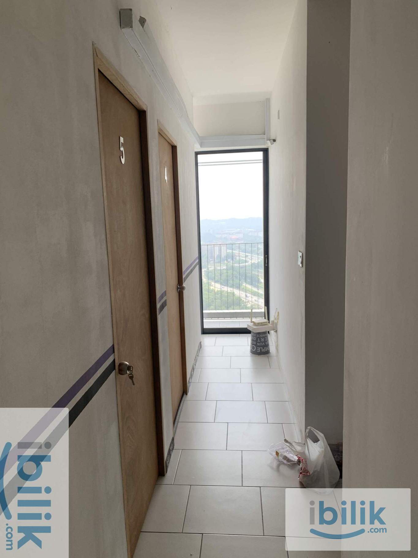 Window air cond Middle Room at Astetica Residences, Seri Kembangan, walking distance to KTM, Near Upm & Apu - Image 5