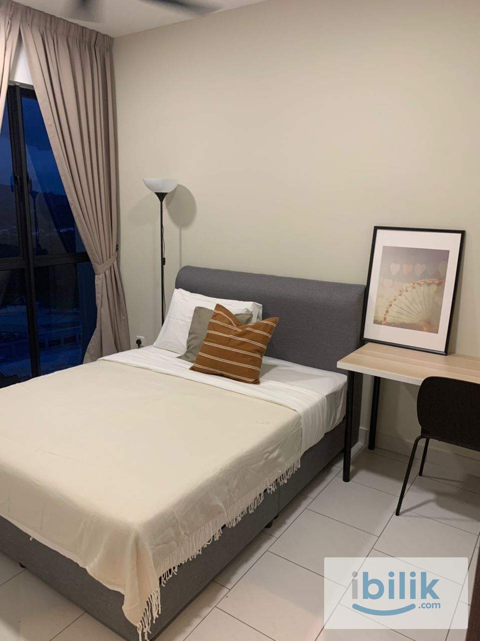 Window air cond Middle Room at Astetica Residences, Seri Kembangan, walking distance to KTM, Near Upm & Apu - Image 1
