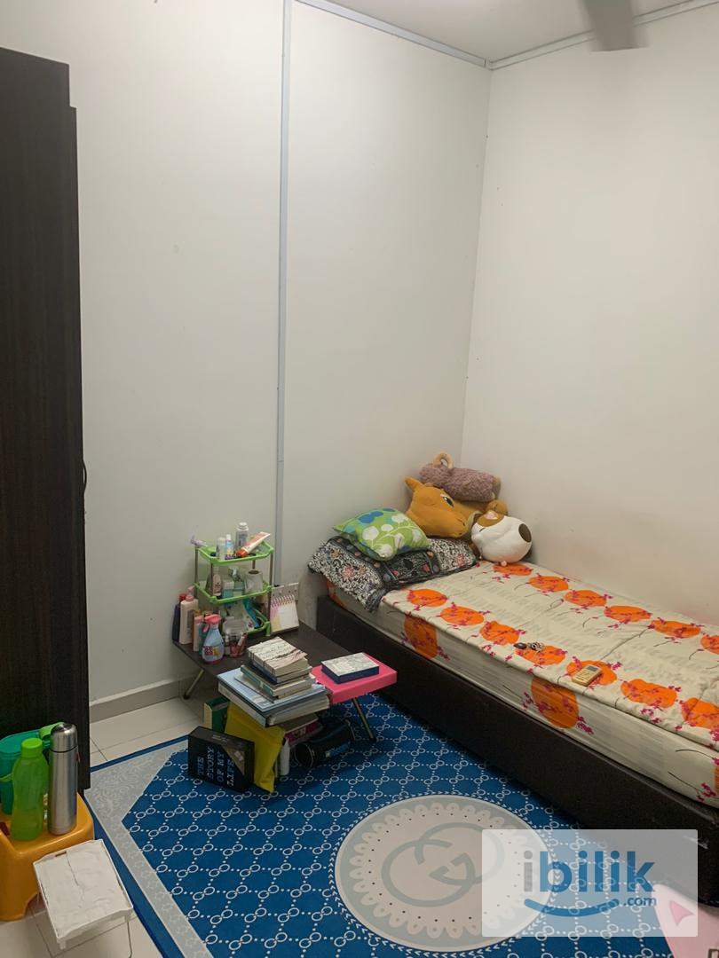 Air Cond Mid Room, South City Academia block A, walking distance to Mrt, near UPM & Apu - Image 1