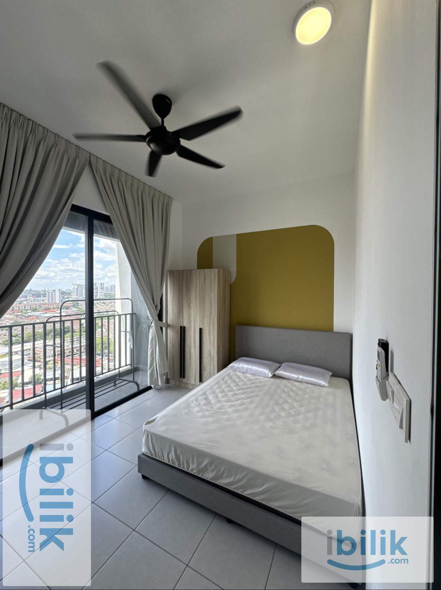 balcony middle room walking 5 min to MRT - Image 1