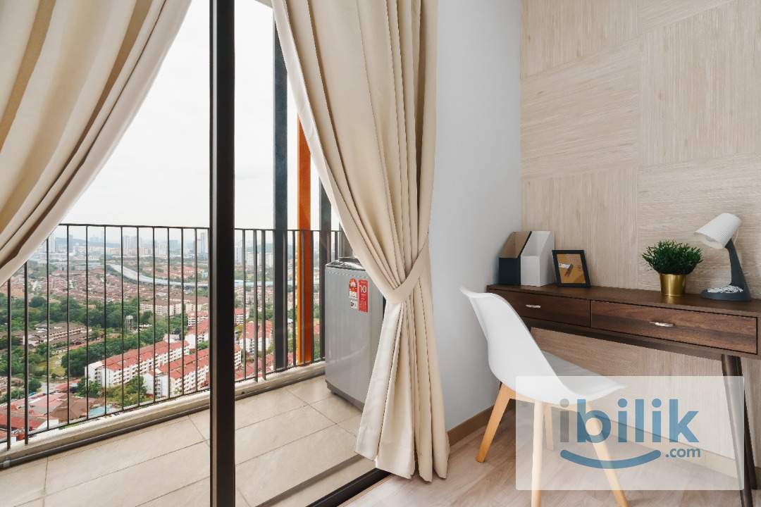 Female Balcony Room For Rent @Emporis Kota Damansara  - Image 1