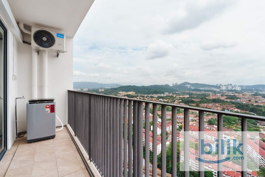 Female Balcony Room For Rent @Emporis Kota Damansara  - Image 5