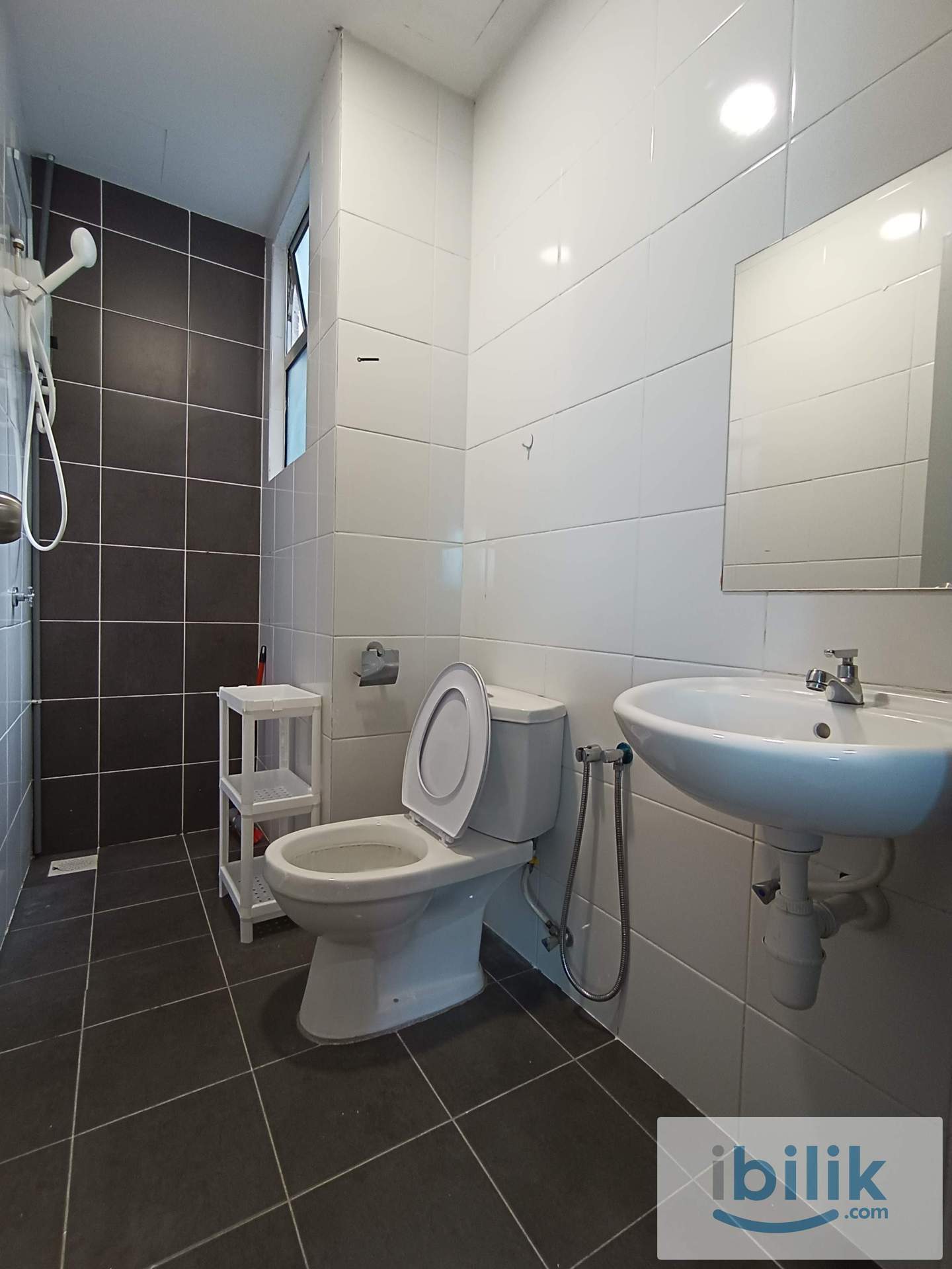 Female Masterbedroom For Rent Near MRT Damansara Damai  - Image 1