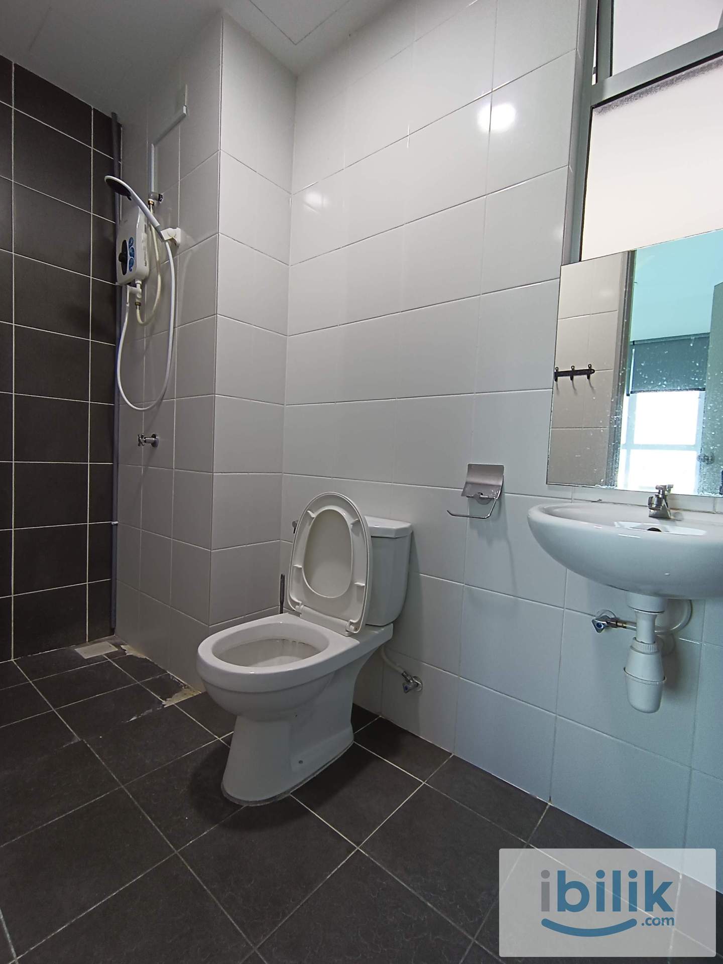 Female Masterbedroom For Rent Near MRT Damansara Damai  - Image 9