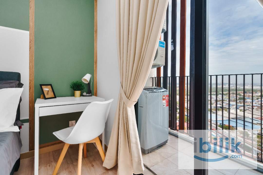 Female Balcony Room For Rent In Kota Damansara  - Image 1