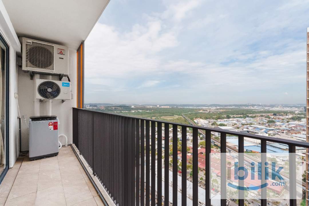 Female Balcony Room For Rent In Kota Damansara  - Image 7
