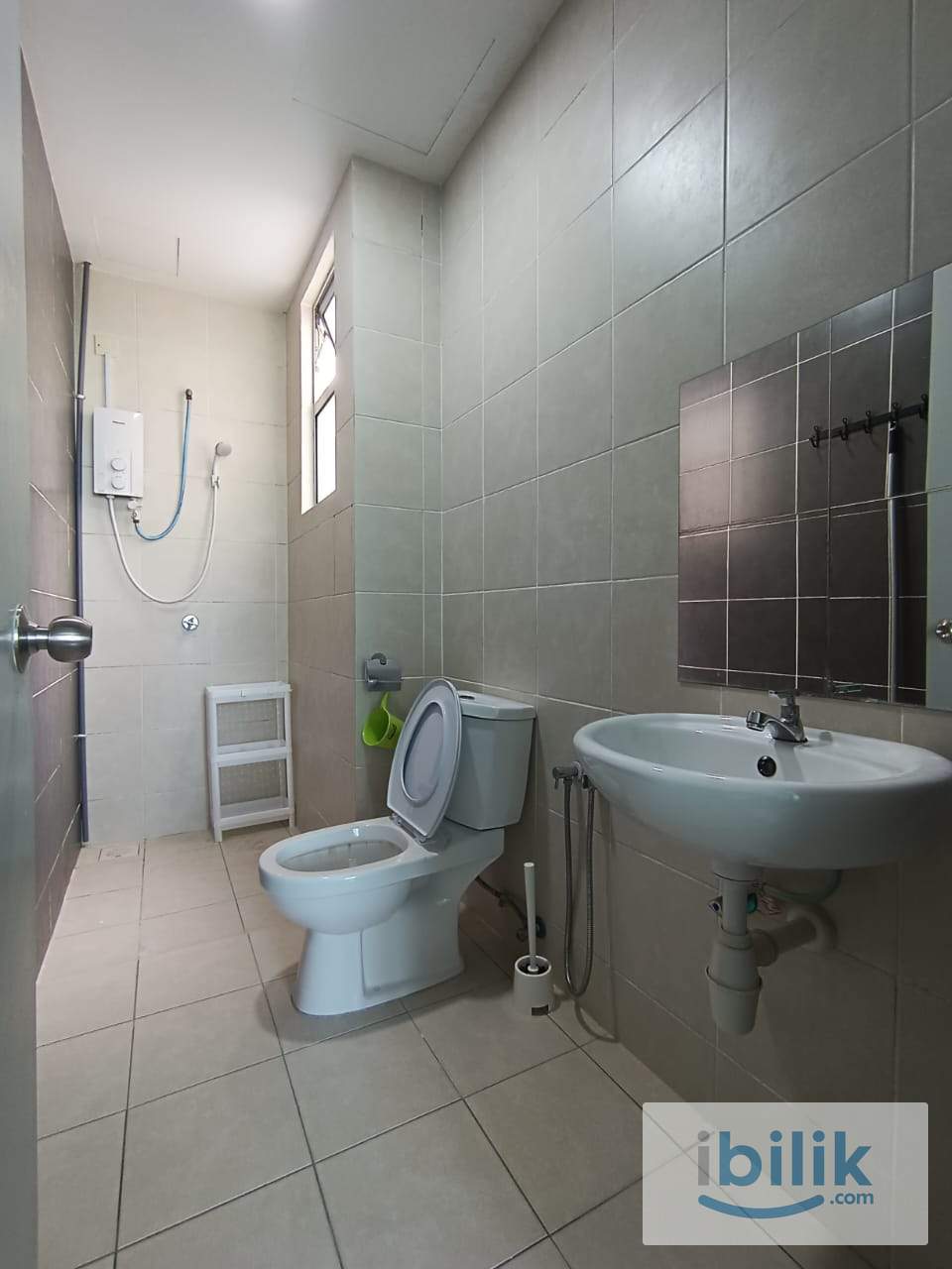 Male Middle Room For Rent Near MRT Damansara Damai  - Image 7