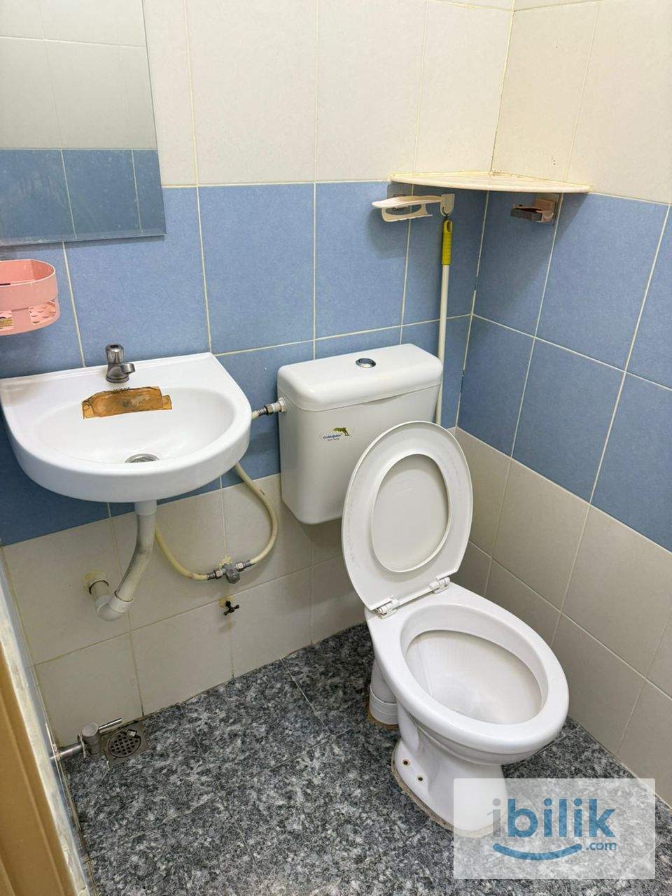 Master Room - Image 2
