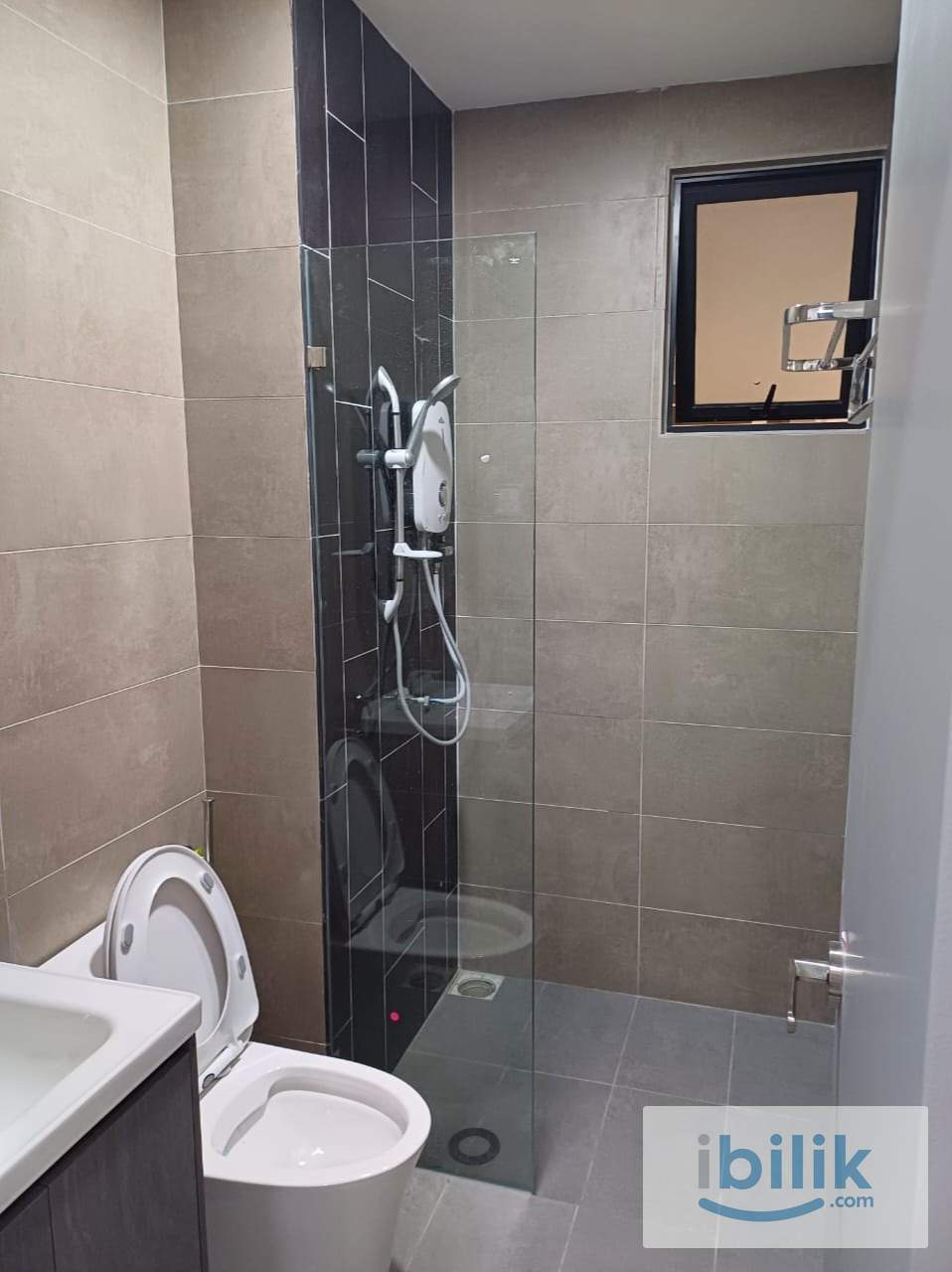 URGENT: Medium Room for SINGLE - Image 4