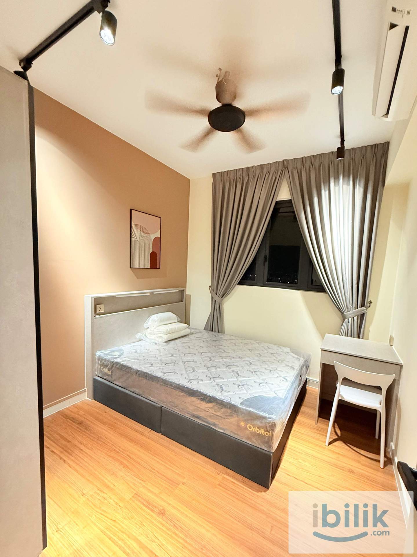 Middle Room - Image 1