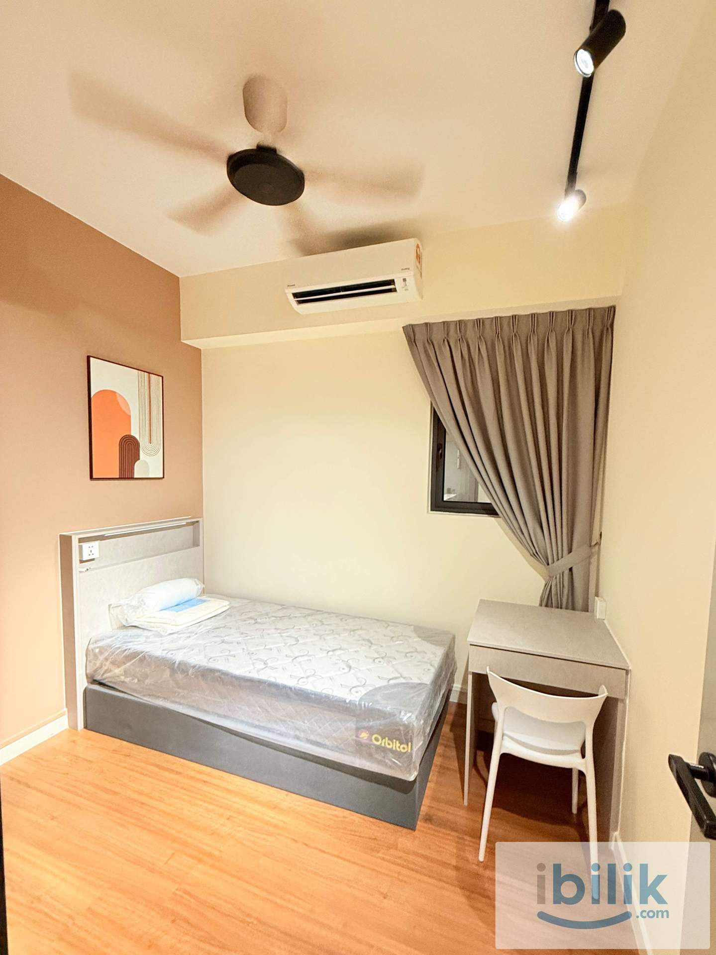 Middle Room - Image 4