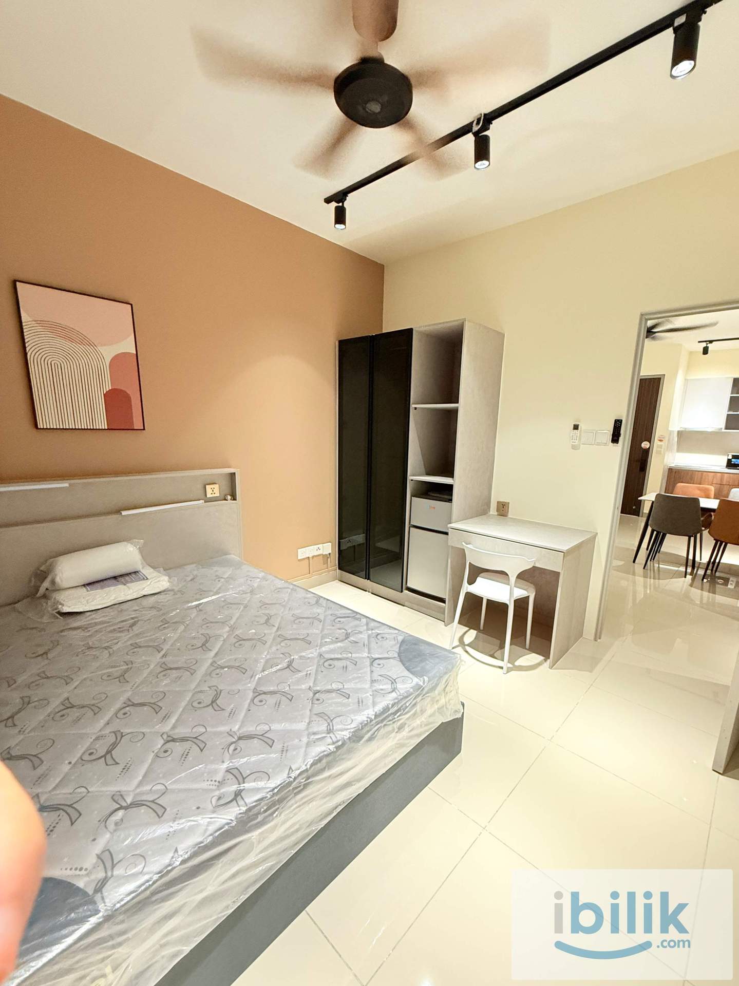 Middle Room - Image 3