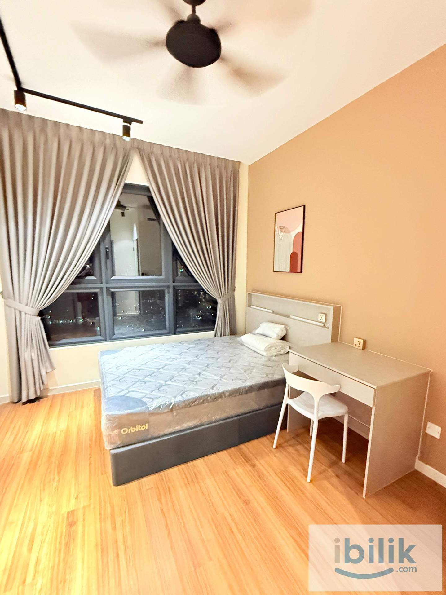 Middle Room - Image 6