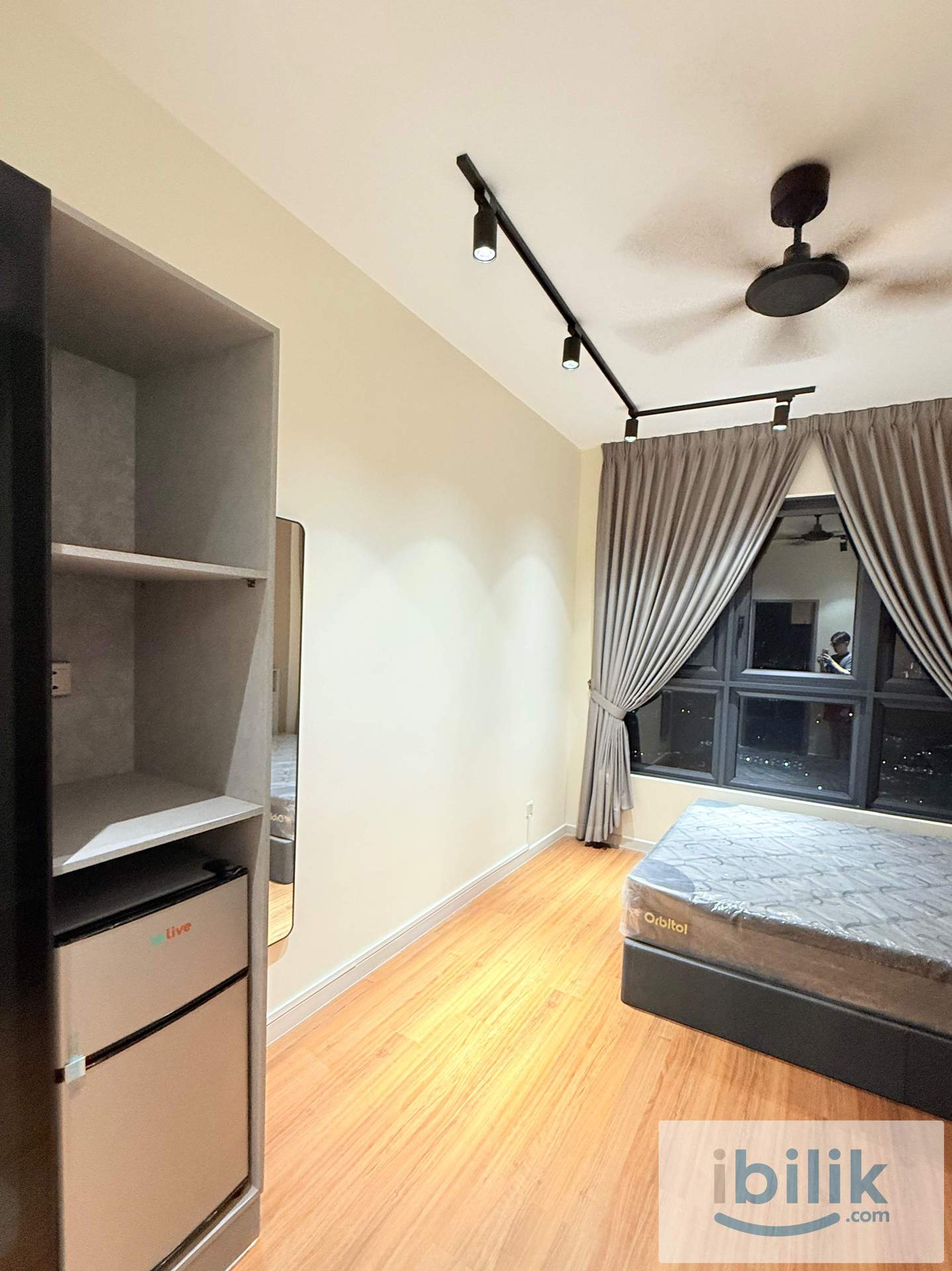 Middle Room - Image 5