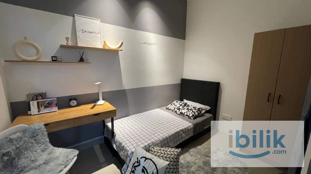 Middle Room  - Image 5