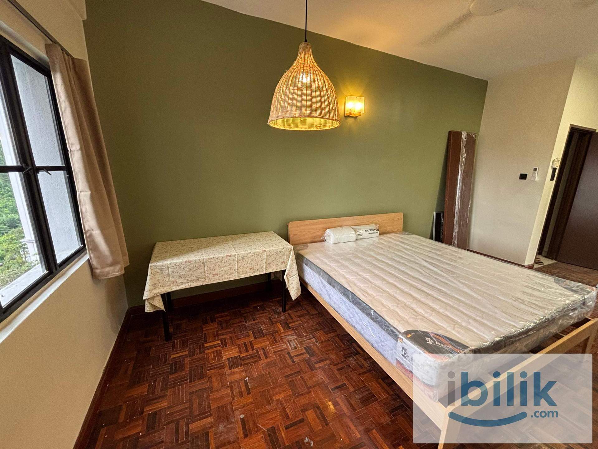 Cozy Master Rooms for Rent @ Tiara Faber, Taman Desa – King size bed (Chinese Female Only) - Image 1