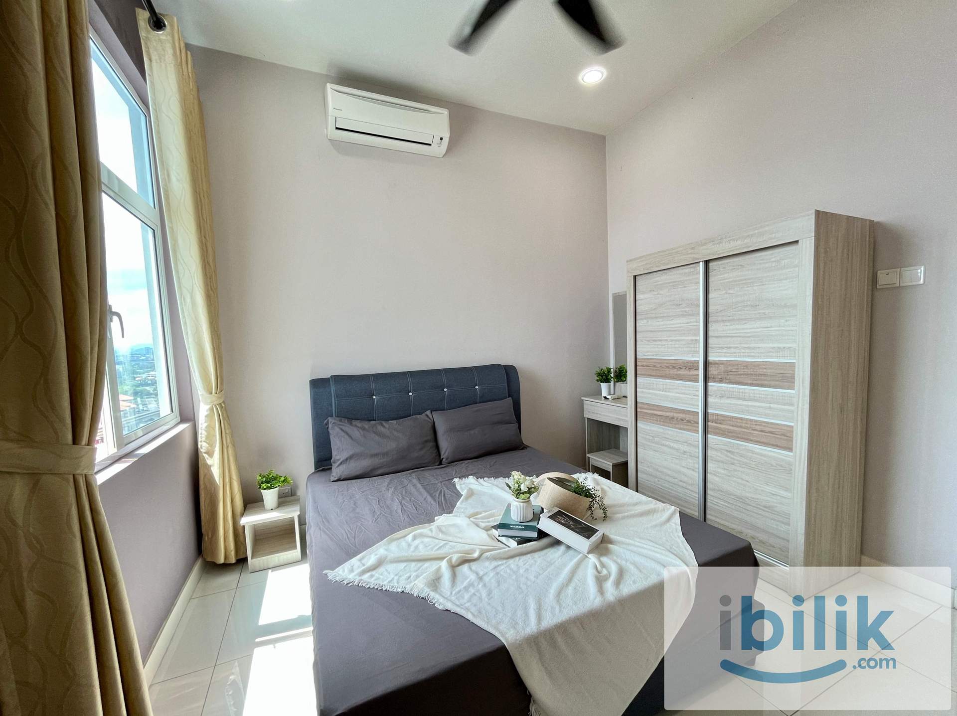 (Female) Medium Room For Rent ! - Image 1