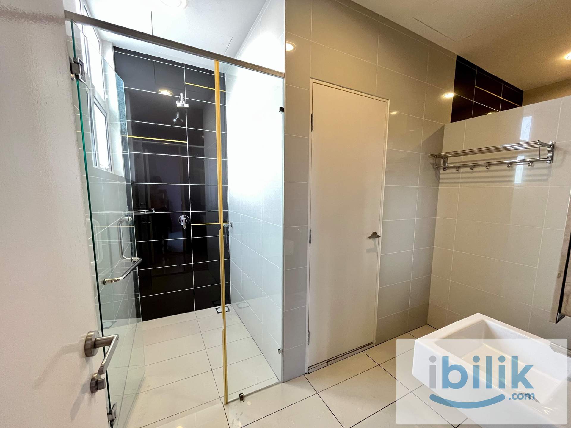 (Female) Medium Room For Rent ! - Image 2