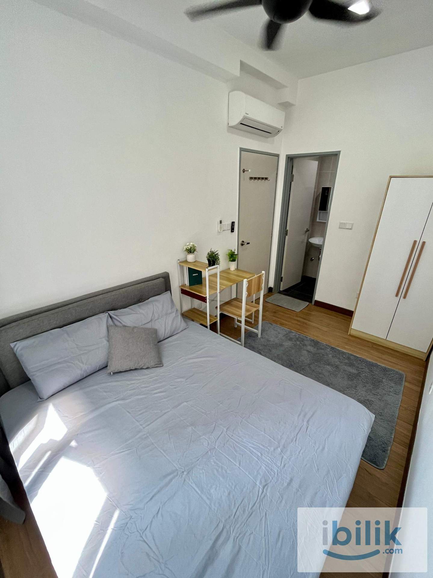 Medium room for rent at pinnacle sri petaling ! - Image 1