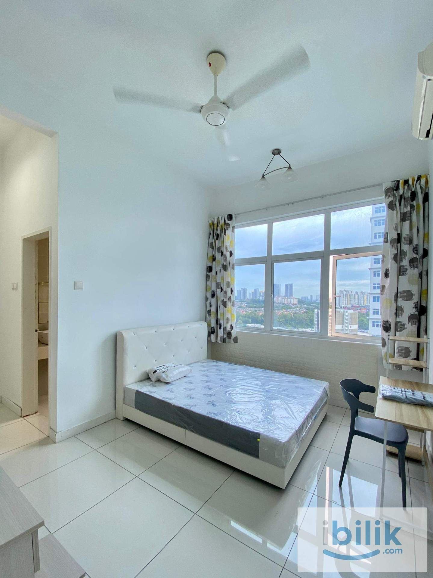 (female) Master Room with private bathroom for rent at Skypod !  - Image 1
