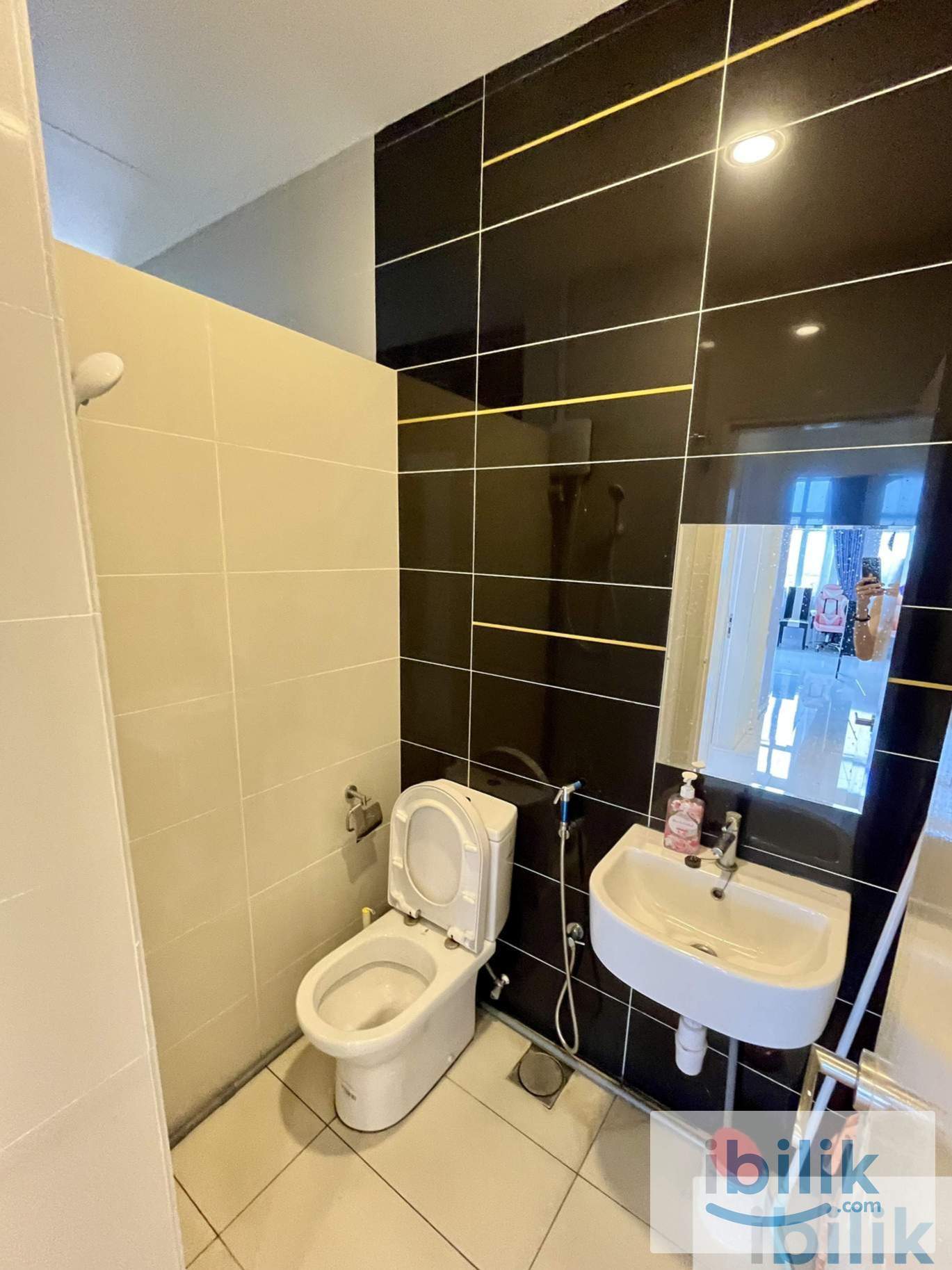 (Female) Medium room for rent at skypod ! - Image 3
