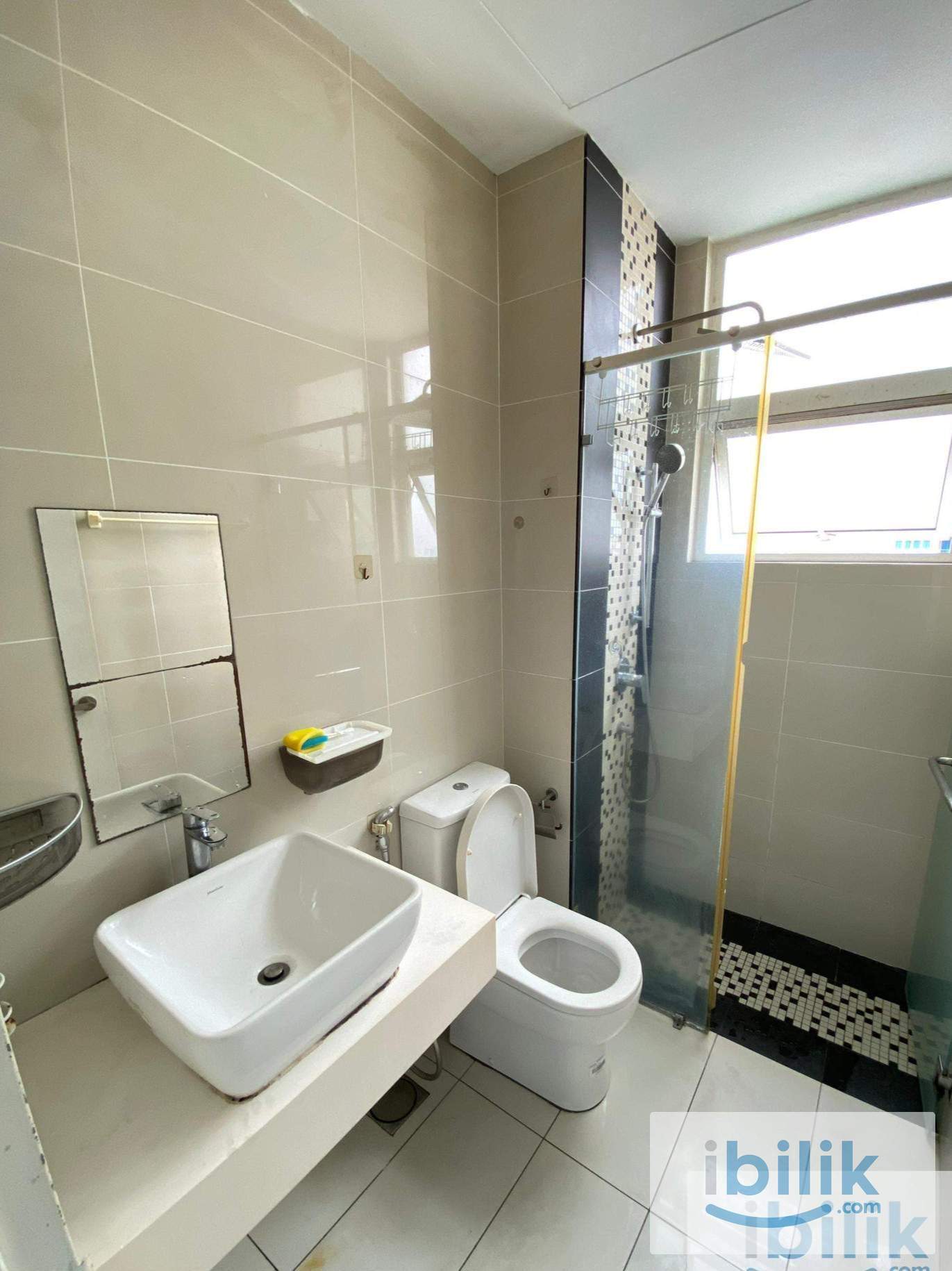Female unit ! Master room for rent at skypod !  - Image 2