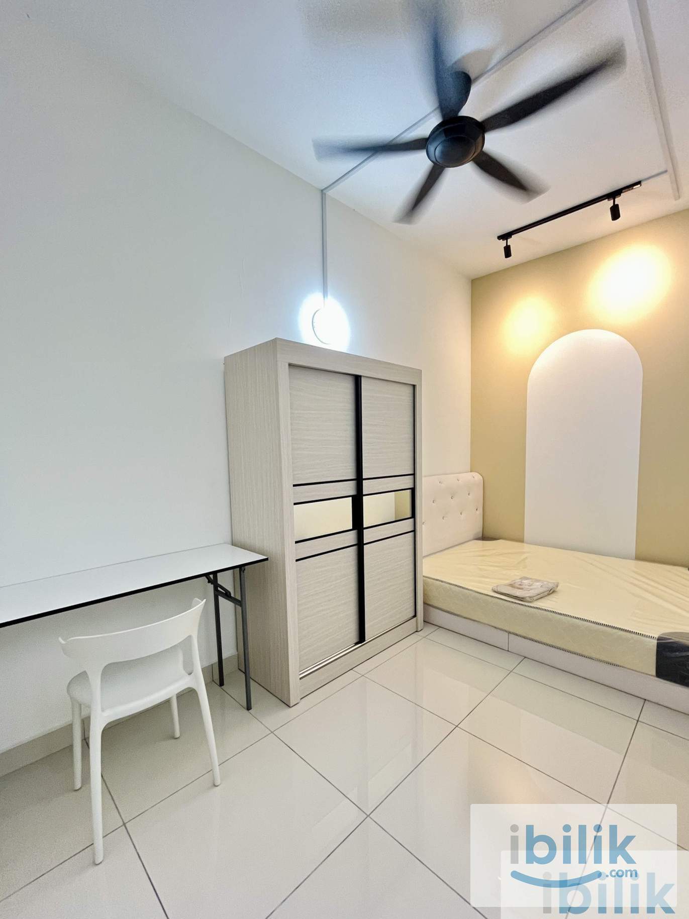 (Female) Medium Room for rent at pavillion bukit jalil n aurora place ! - Image 1