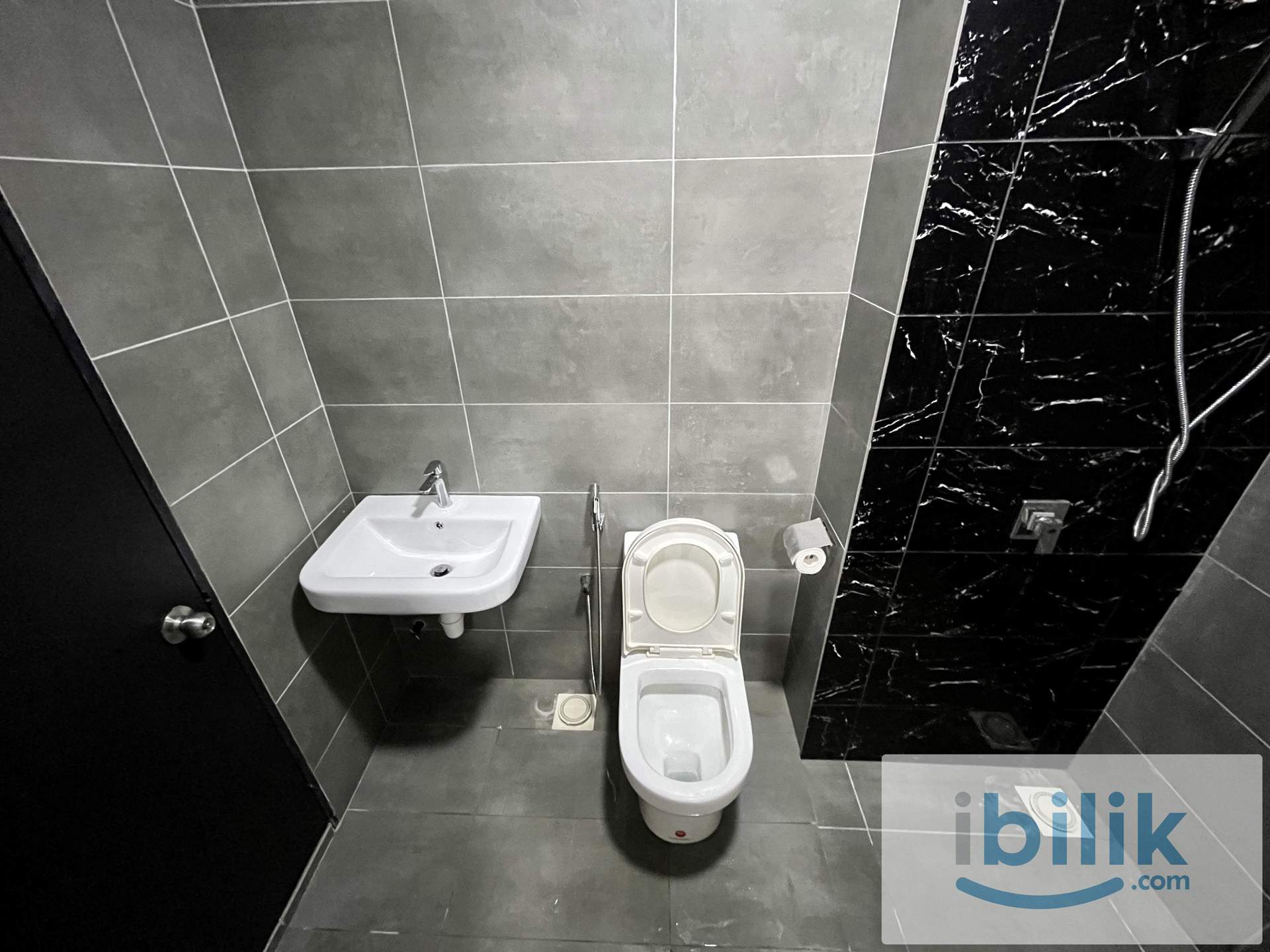 (Female) Medium Room for rent at pavillion bukit jalil n aurora place ! - Image 2