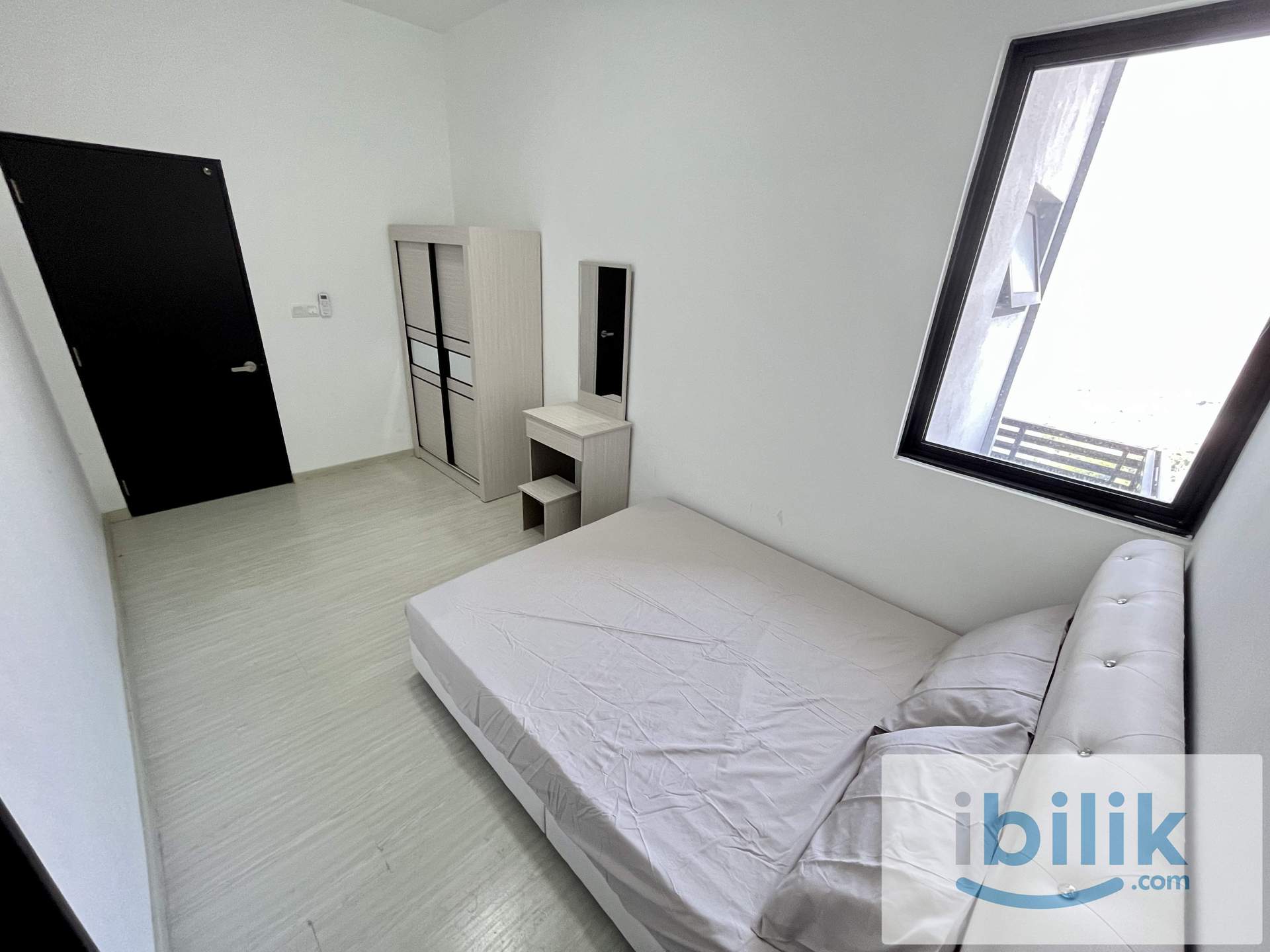 🏡 Medium room for rent at Pavillion bukit jalil n aurora place !  - Image 1