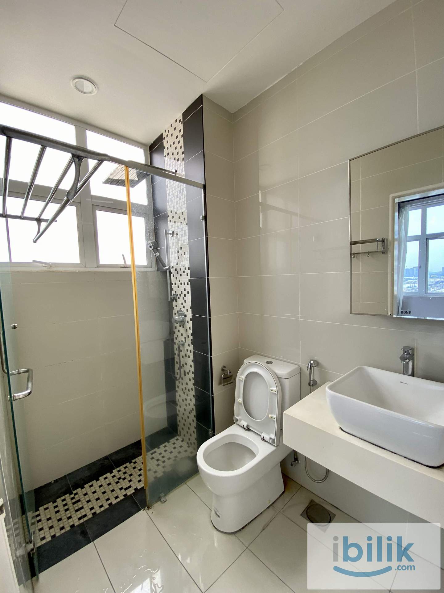 Female Unit ! Medium room for rent at skypod !  - Image 3