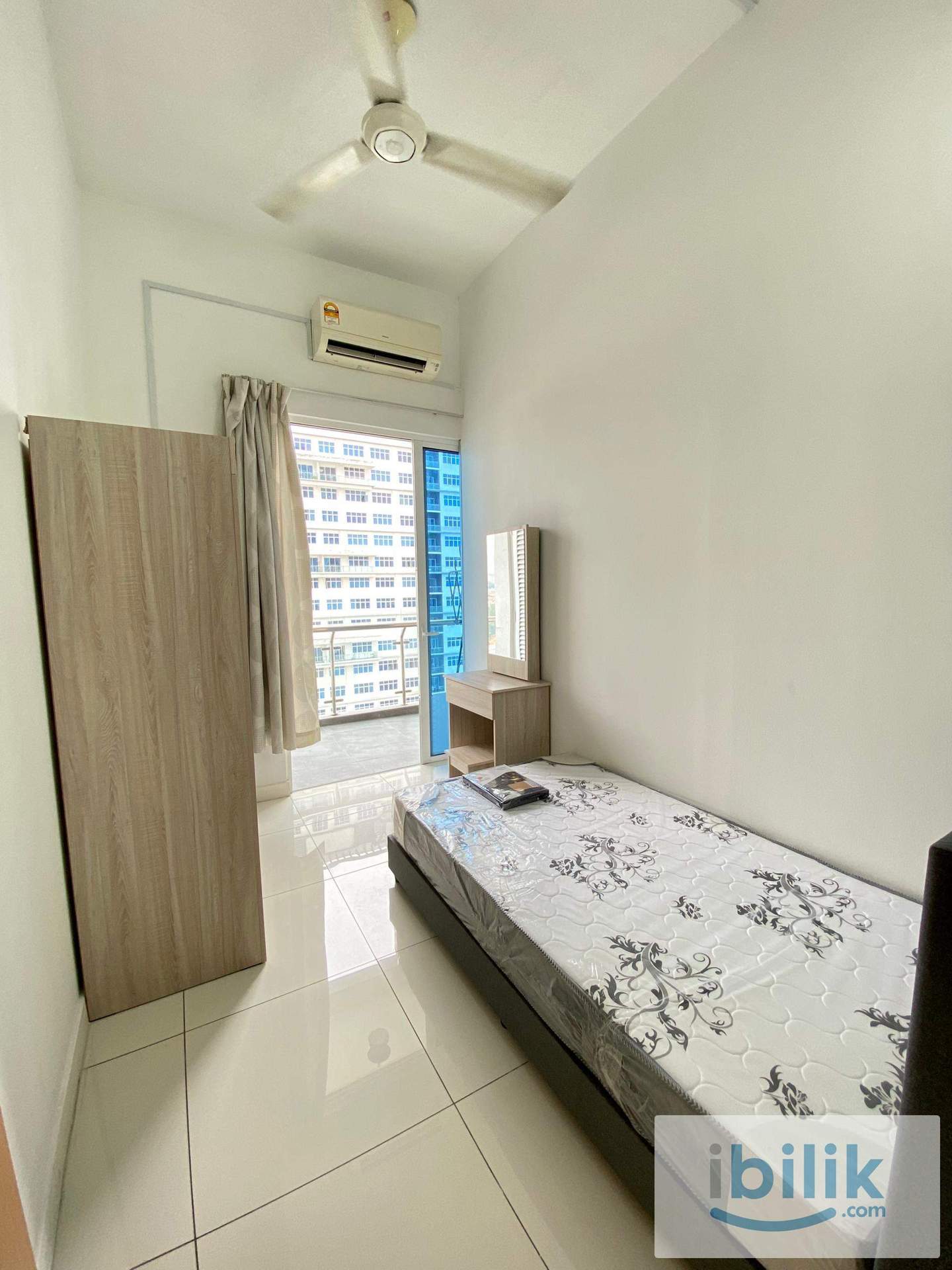 (female) Private Single room for rent at skypod ! - Image 1