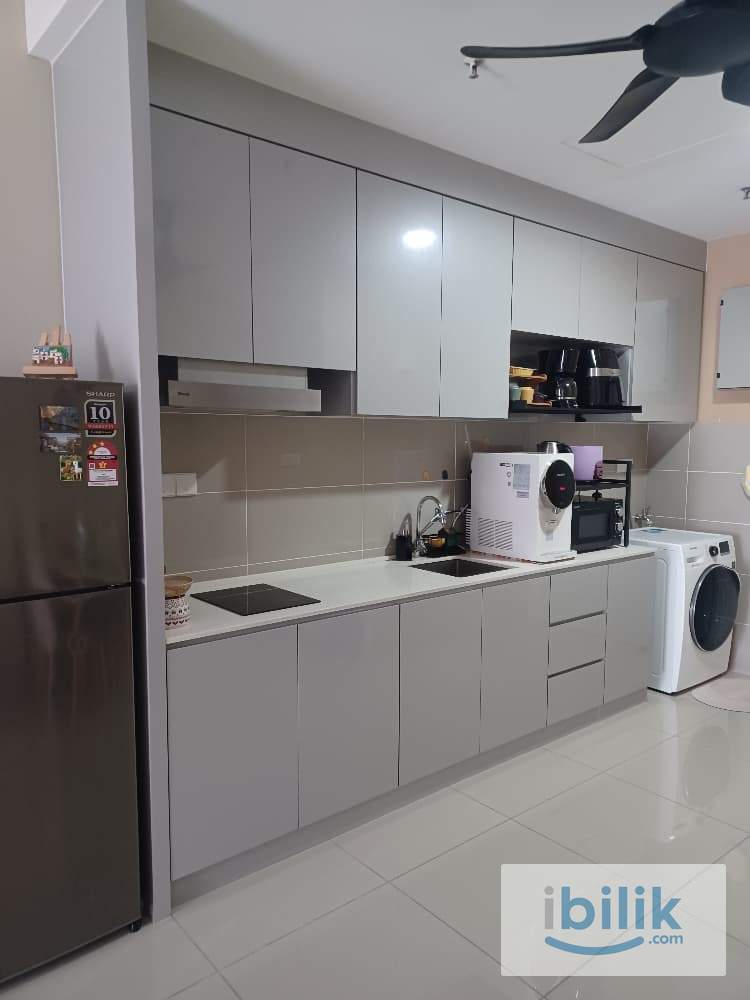 Furnished Room with Working Desk & High-Speed Internet - Image 3