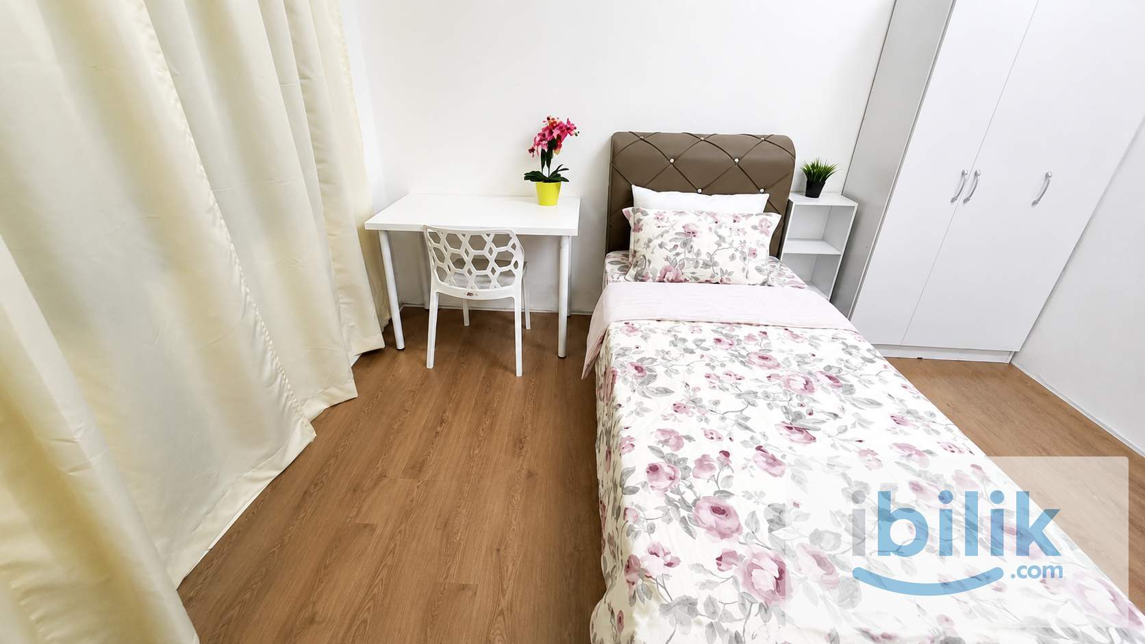 Furnished Room with Working Desk & High-Speed Internet - Image 6