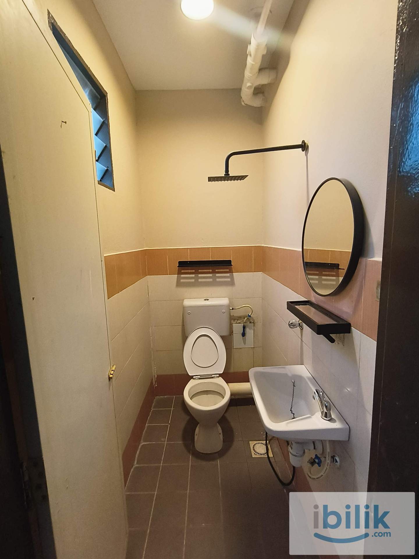 Fully Furnished Medium Room  - Image 4