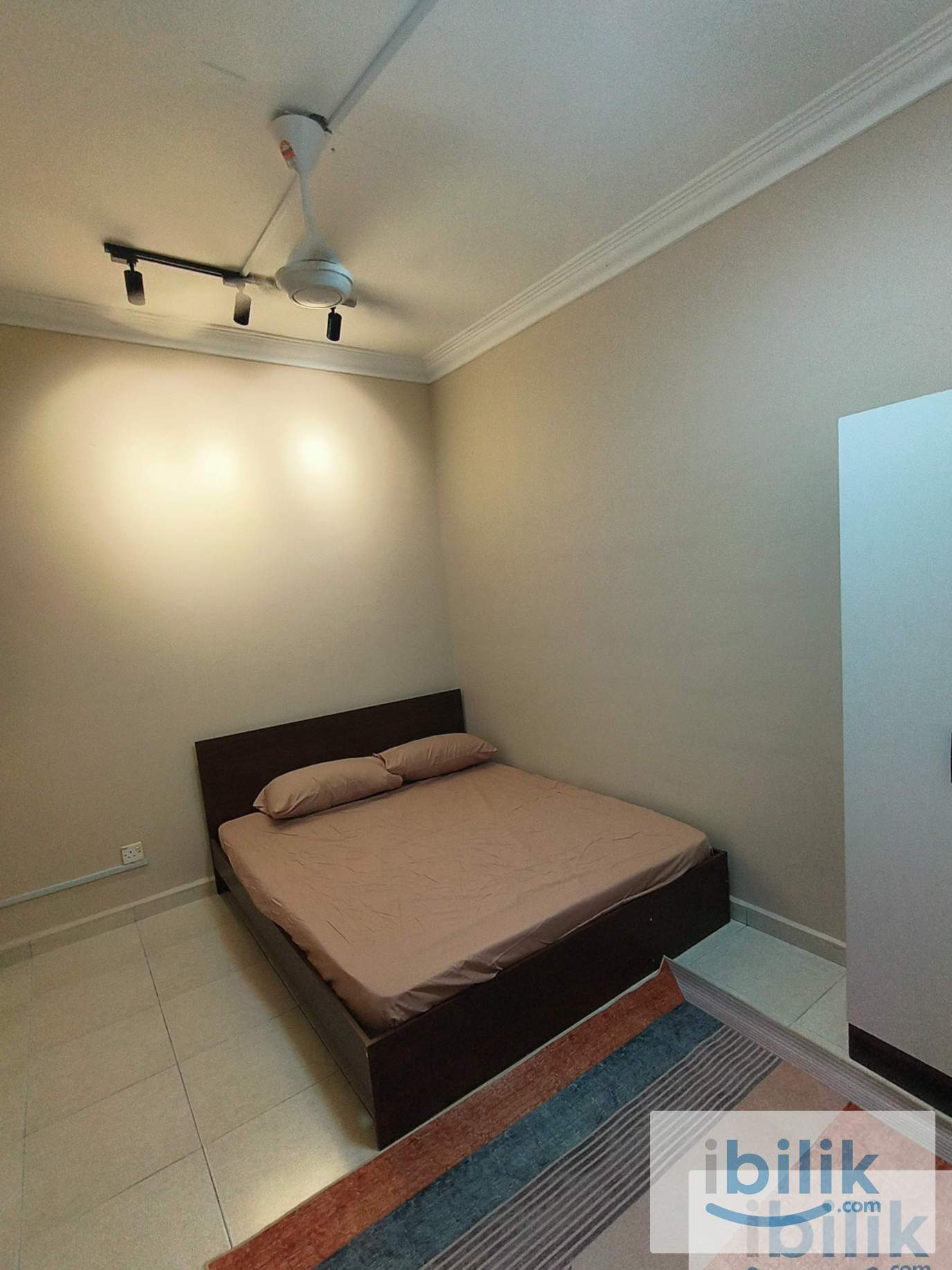 Fully Furnished Room - Image 1
