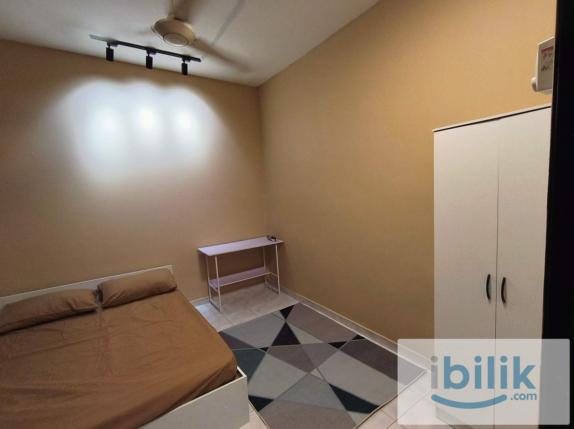 Fully Furnished Room - Image 1