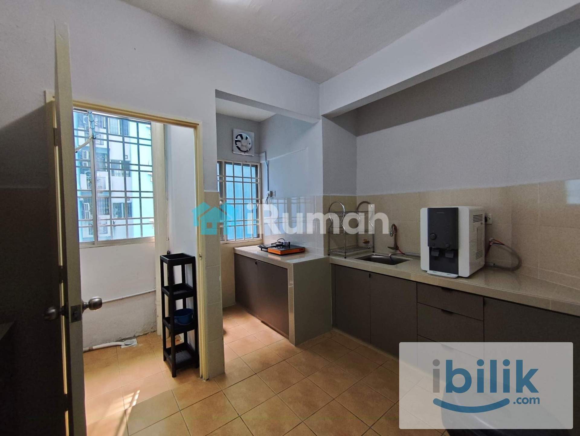 Middle Room - Image 5