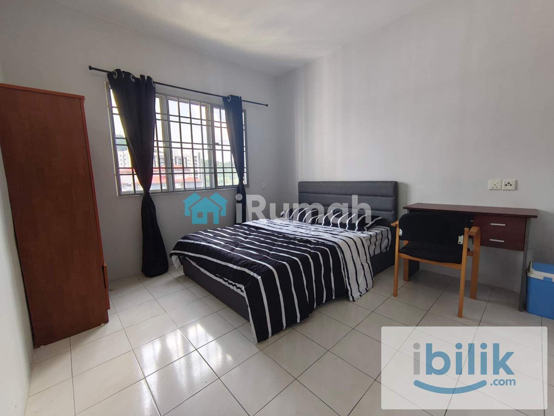 Middle Room - Image 1