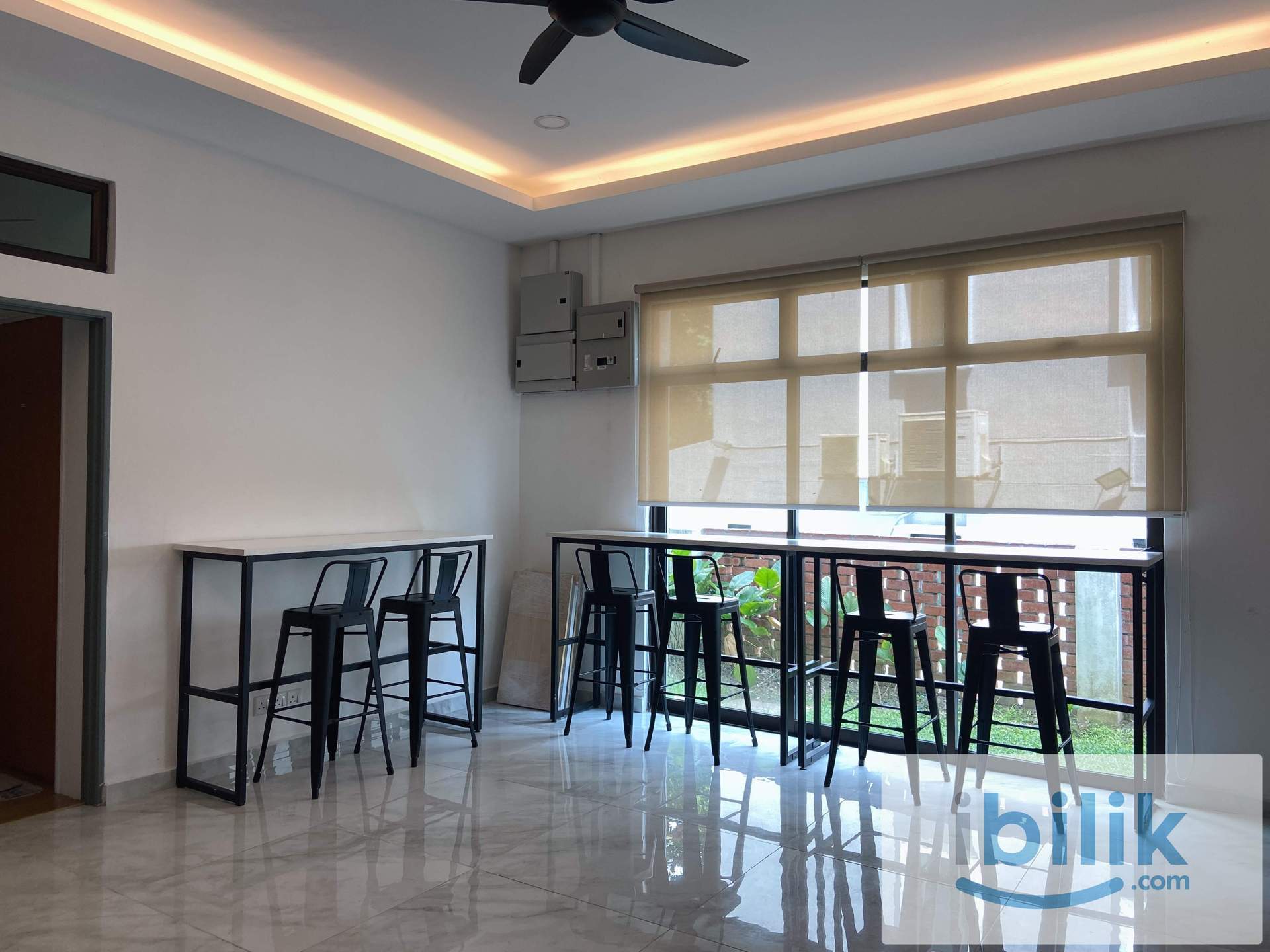 Middle room at Jalan Setiajasa, MRT Pusat Bandar Damansara, Damansara Heights - Image 3