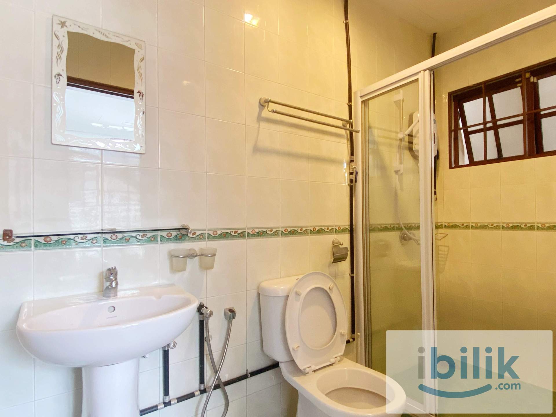 MRT Semantan Master Room with Attached Bathroom - Image 2
