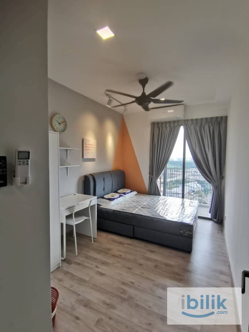 Middle room @ Emporis, 3mins drive to Segi, Doorstep to Jaya Grocer/Ninso/Coffee shop/Mamak - Image 2