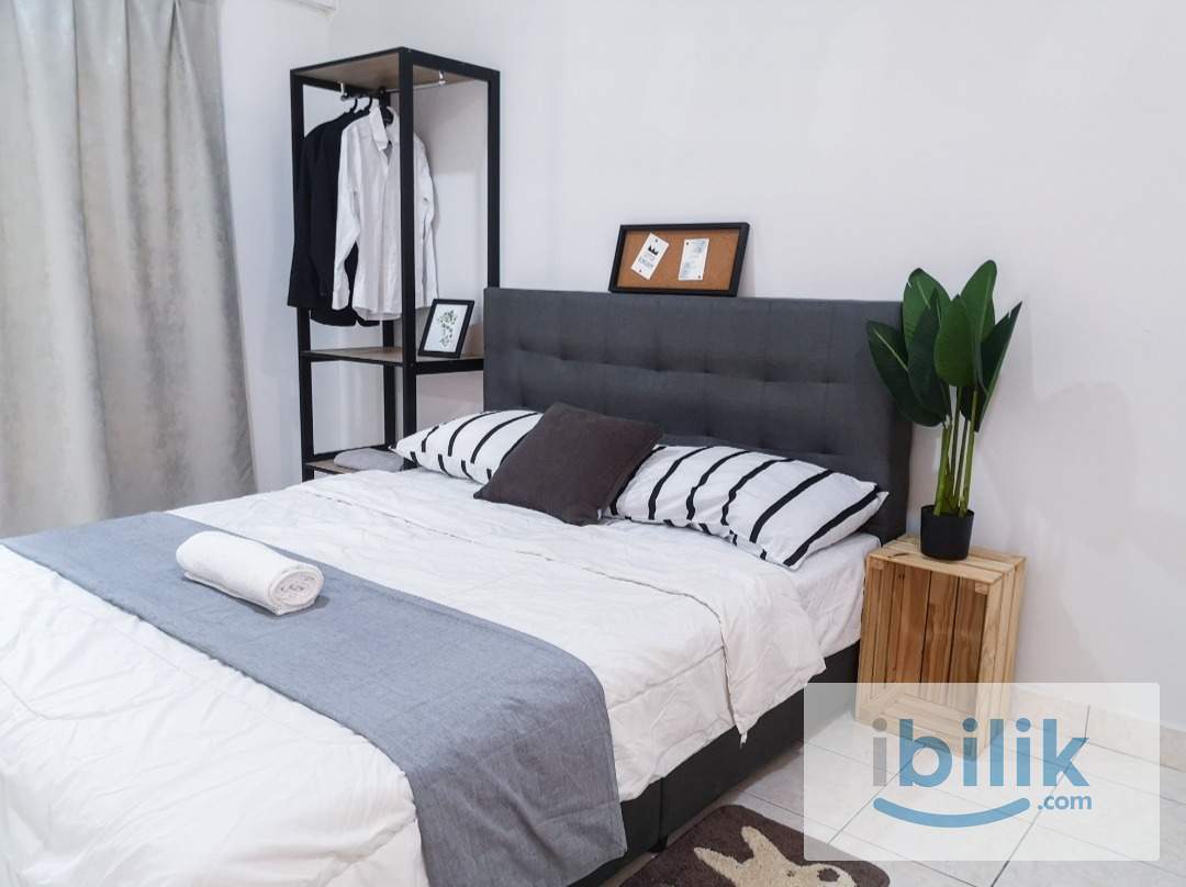 {Master room} 6 mins walk to MRT Surian, 1 Station to Ikea, 2 Station to 1Utama, 3 Station to TTDI - Image 3